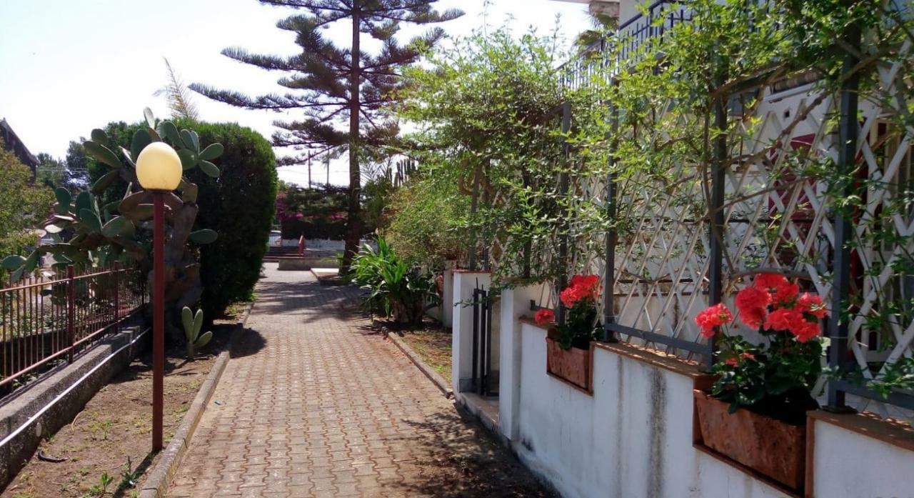 Aessebenessere Casavacanza Mascali Bagian luar foto
